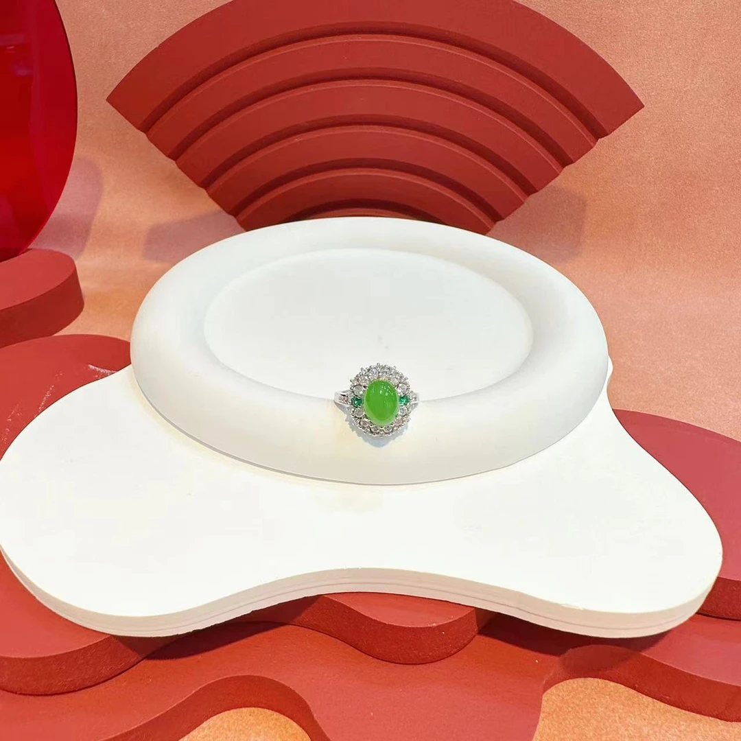 S925银花边镶嵌6*8mm和田玉苹果绿旦面戒指HNZ7267