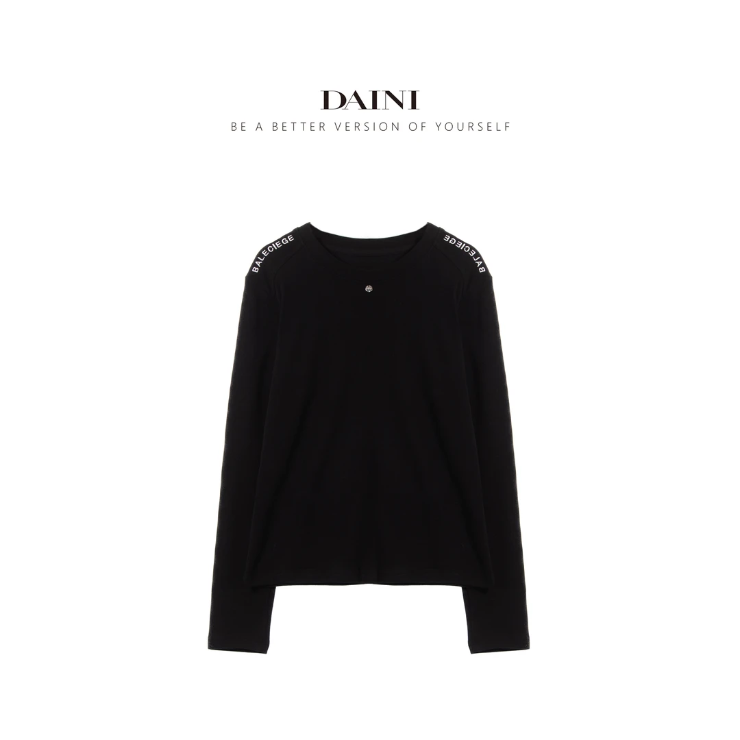 玳妮【字母圆标T恤】秋冬季圆领重工绒感插肩袖上衣打底休闲弹力T恤