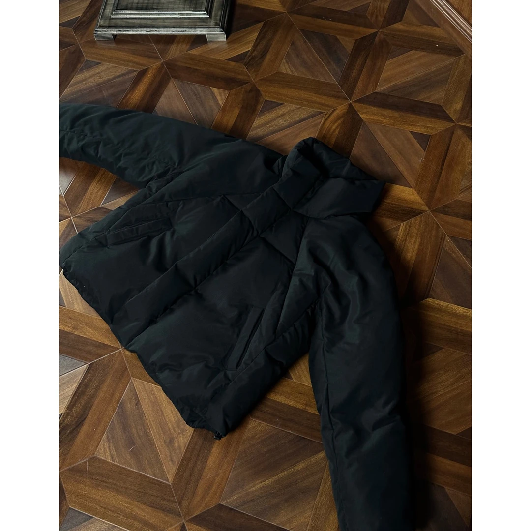 Oclin短款剪裁分割解构高领插肩袖磁吸扣三防羽绒服 90白鸭绒