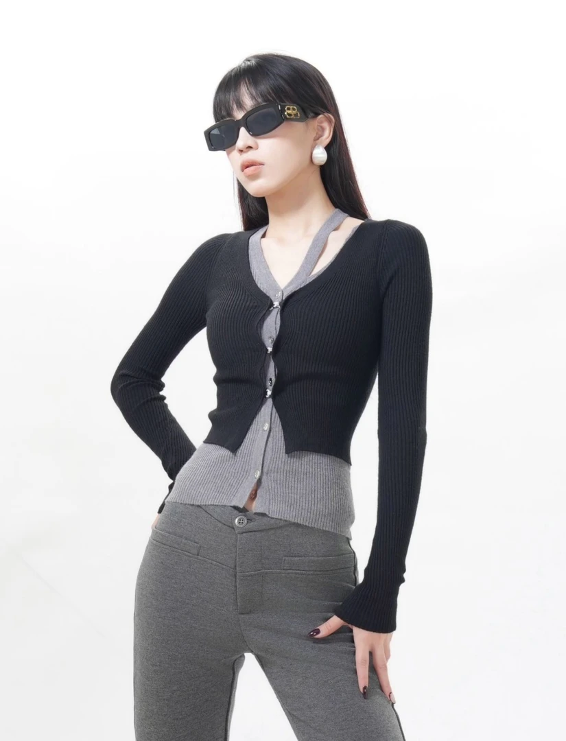 老吴的衣橱【别致异想】设计感假两件拼色针织衫女修身显瘦上衣C582