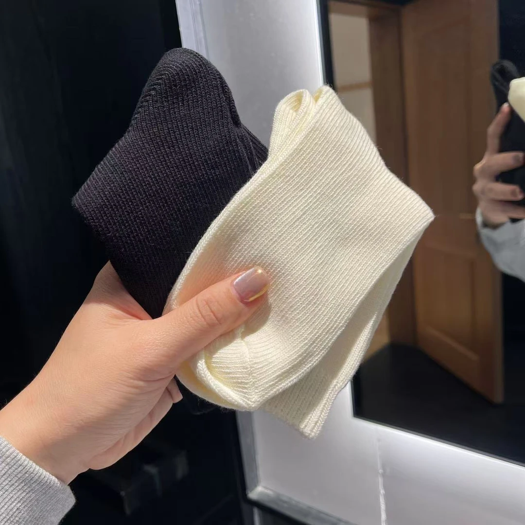 【BORAKOO】【吉莉】黑/白两色中筒棉线袜一组（黑白各一双）