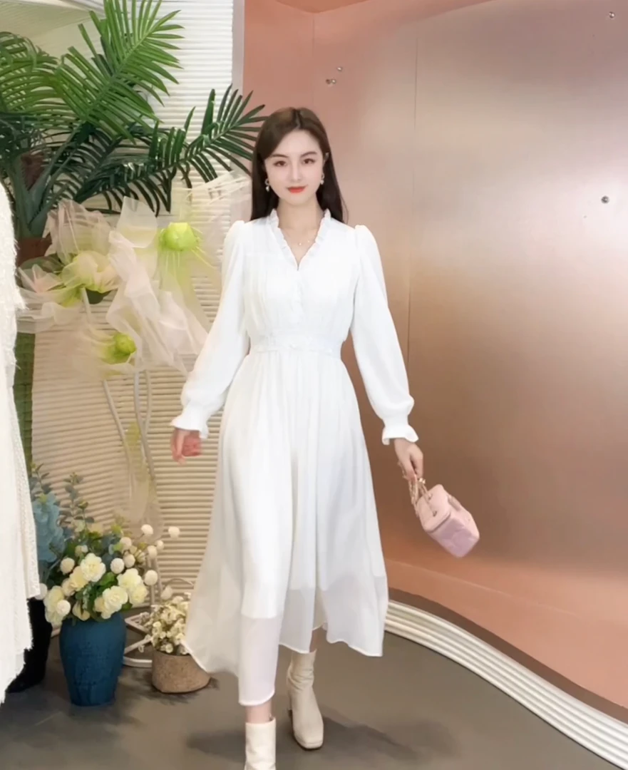 千语栀【白雪公主】2025秋冬新品薄绒显瘦轻奢在逃公主松紧腰连衣裙