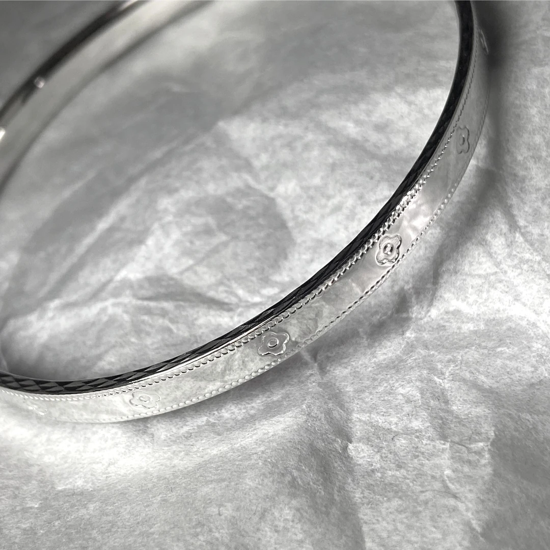 铂星珠宝Pt950车花菱格纹幸运四叶草正圆手镯