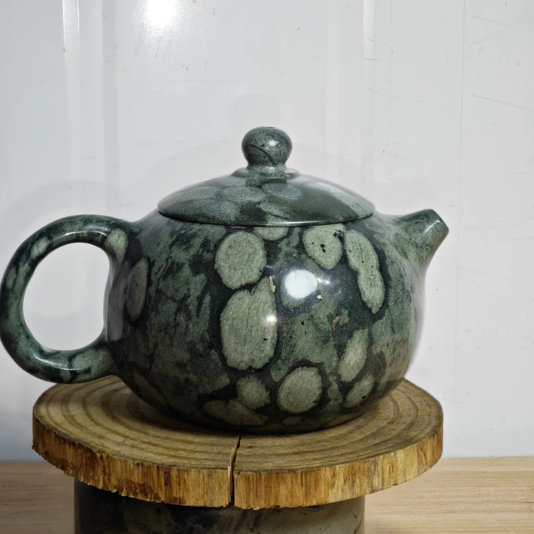 天然长江大渡河葡萄石精工制作200ML左右茶壶。精美创意细腻抛光面