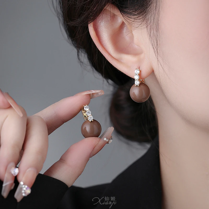 铜合金耳饰 22662 简约时尚精致咖色圆珠耳环气质小众百搭耳饰