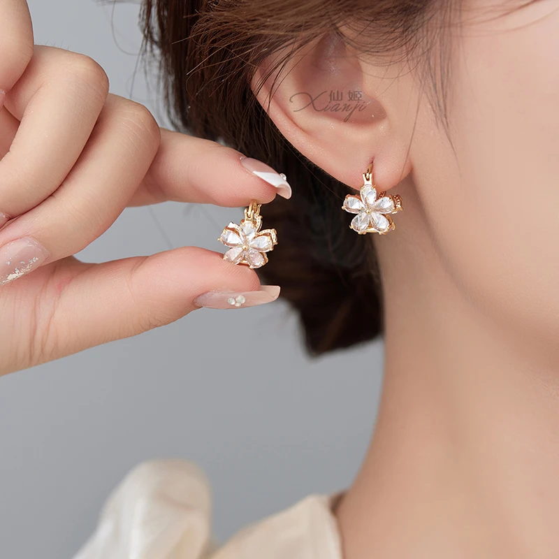 铜合金耳饰 52648 精致轻奢气质花朵耳扣百搭时尚仙气小众耳饰