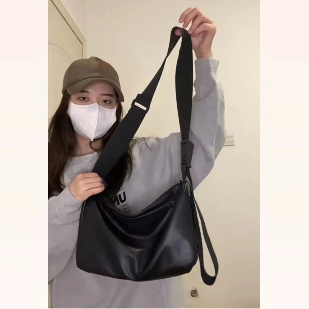秋冬休闲百搭PU软皮挎包女时尚简约斜挎单肩大容量包日系邮差包潮