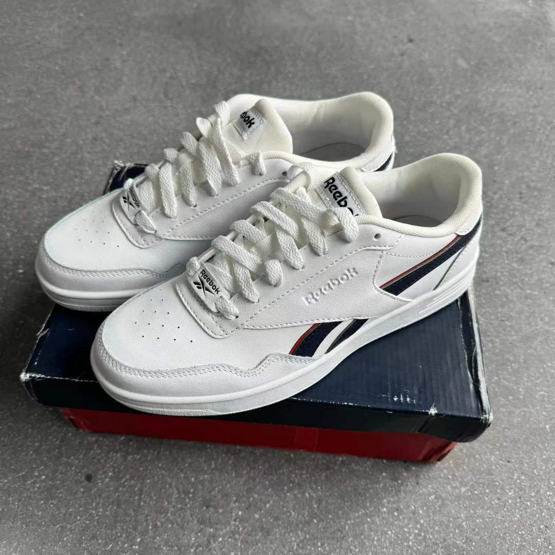 Reebok/锐步 男女同款白色低帮经典百搭休闲板鞋 GZ6037