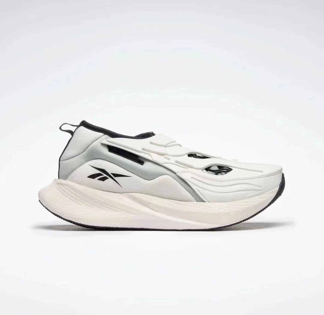 Reebok/锐步 男女同款轻便袜套设计未来感太空跑步鞋 H03717