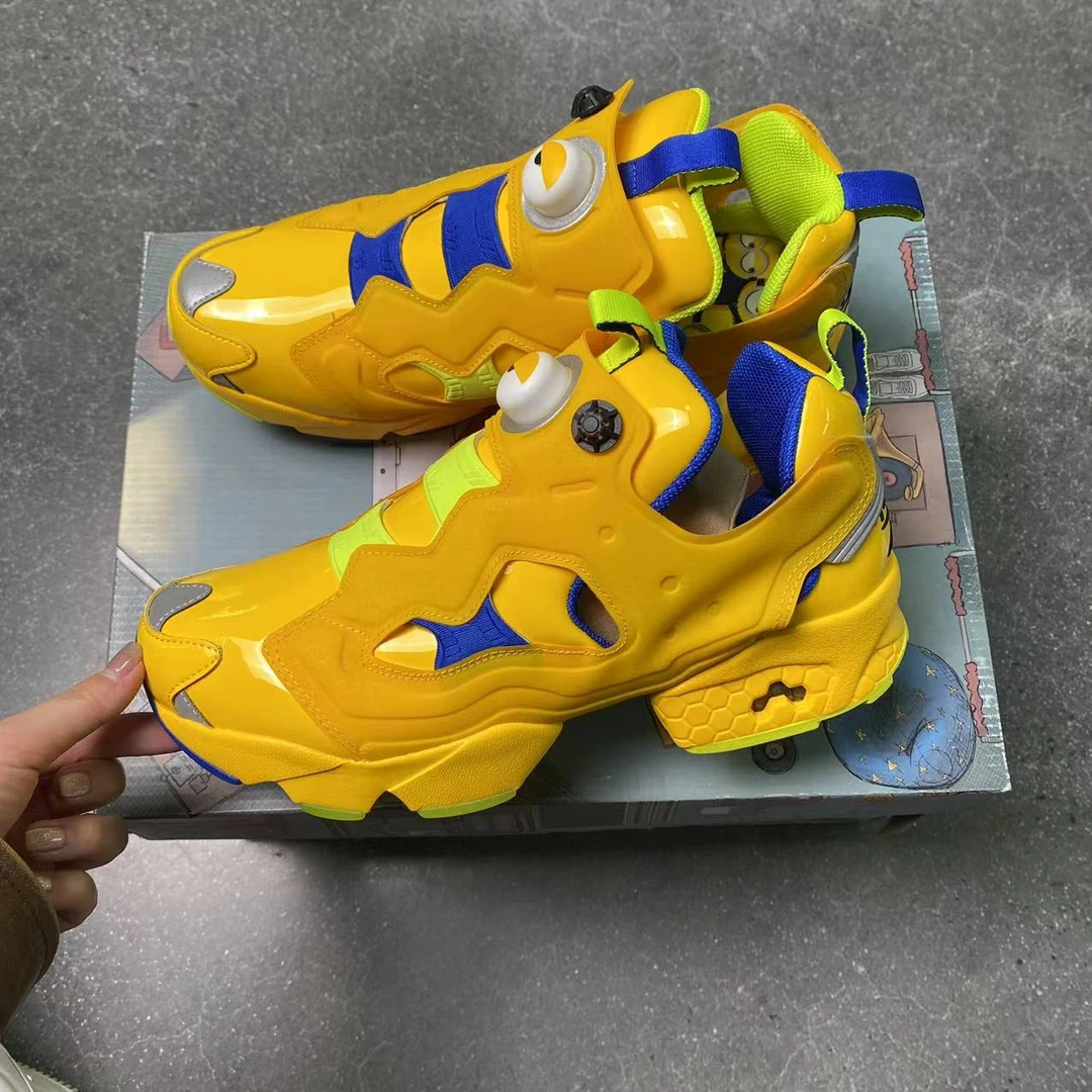 Reebok/锐步小黄人联名款充气男士休闲慢跑鞋跑步鞋FY3404