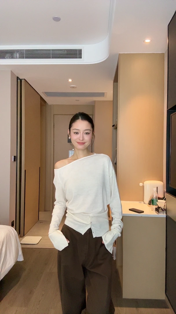 【部分现】纯色斜领露肩长袖针织衫女2024秋季新款百搭上衣M580