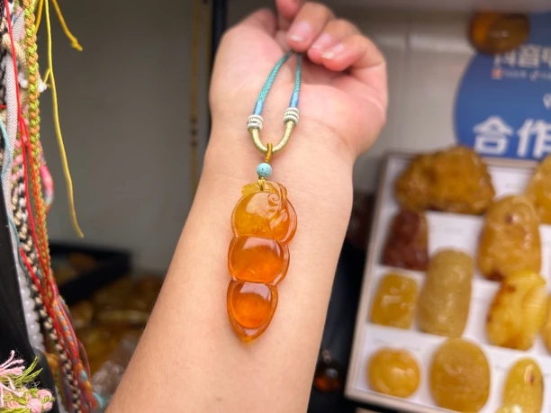 天然琥珀蜜蜡发财豆