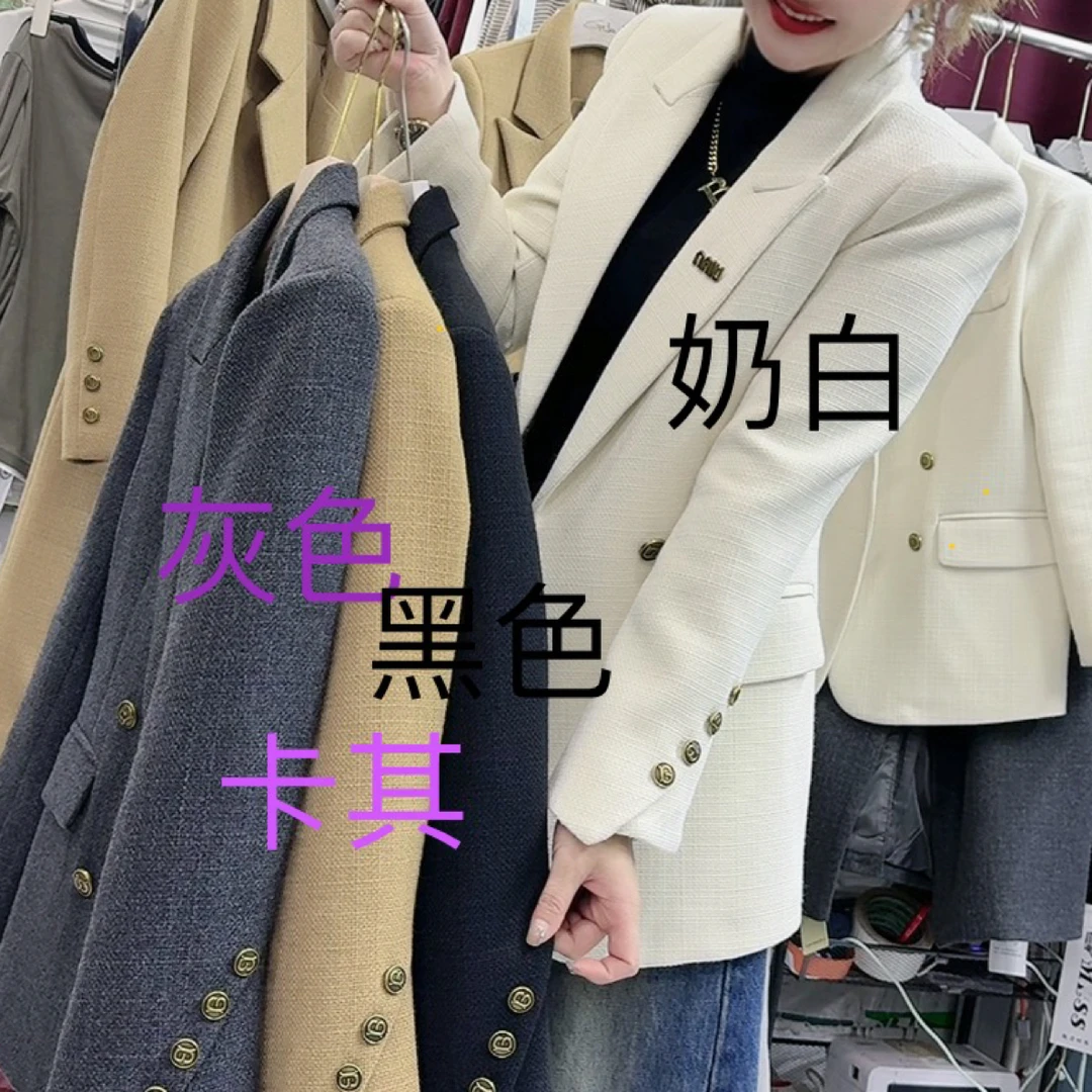 后开衩金扣袖棉外套