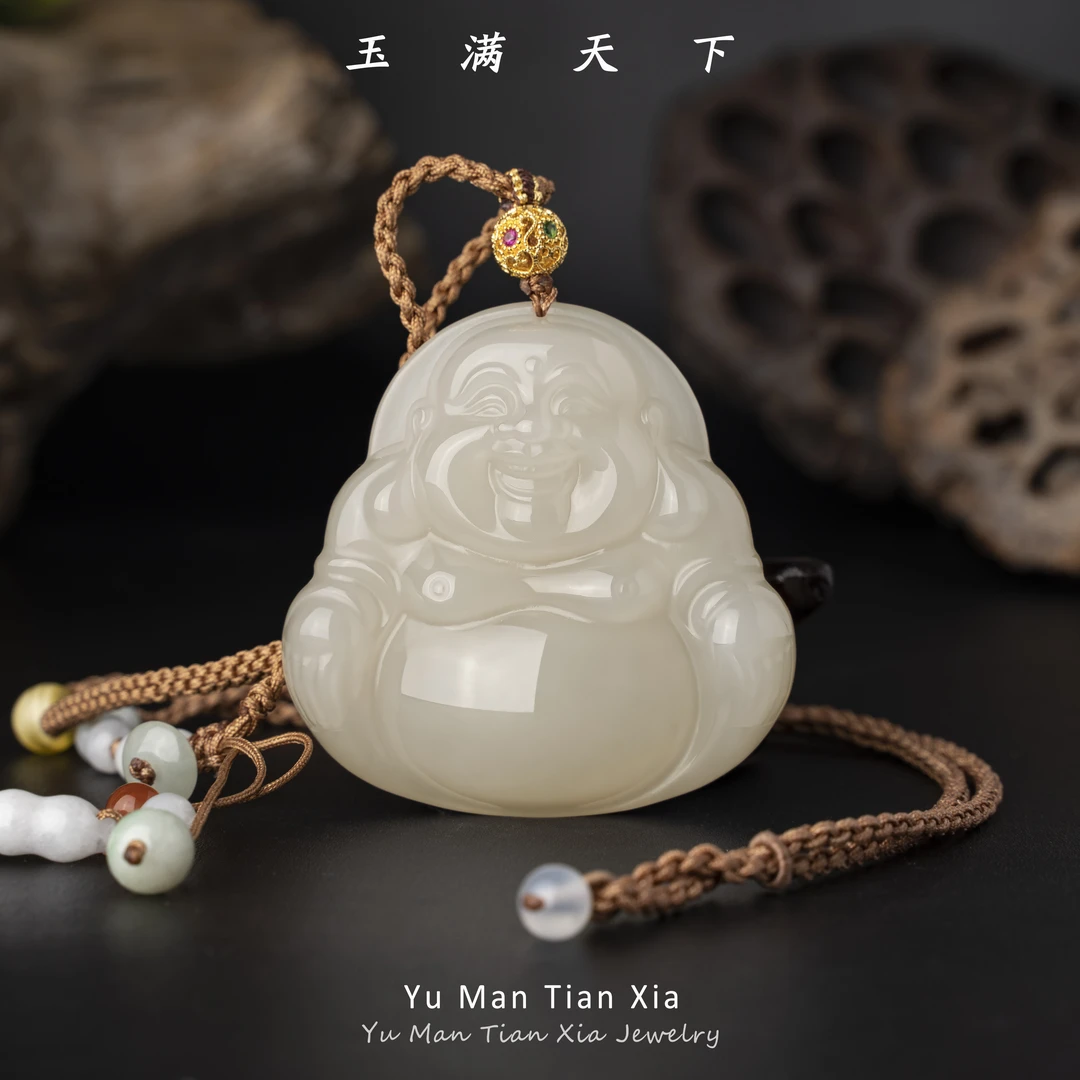玉满天下【童童专属】精美双面雕刻藕粉佛公吊坠（和田玉材质）