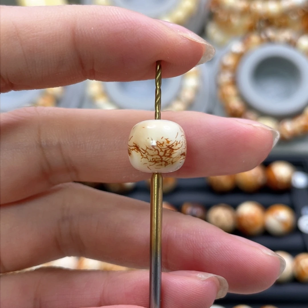 琥珀裸石未镶嵌蜜蜡