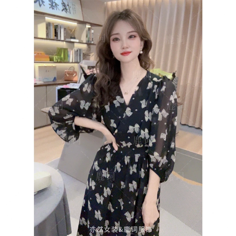 亦然专属赫本风蝴蝶结法式印花连衣裙V领显瘦夏季新款原创