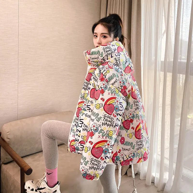 波司澄 2023服女短款学生服卡哇伊印花宽松加厚面包服设计