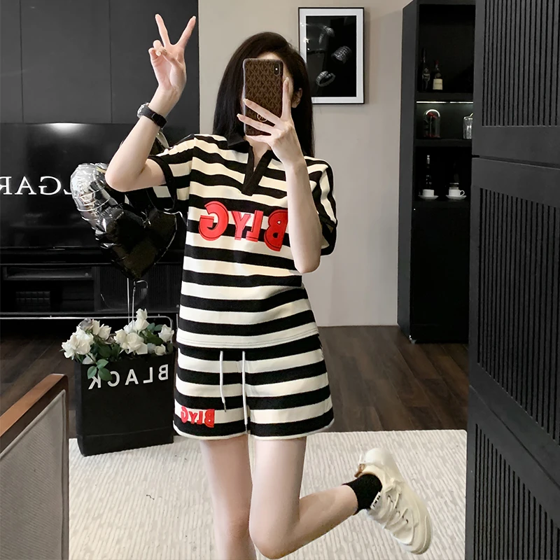 夏季新款时尚韩版休闲条纹运动套装女洋气减龄宽松短袖短裤两件套