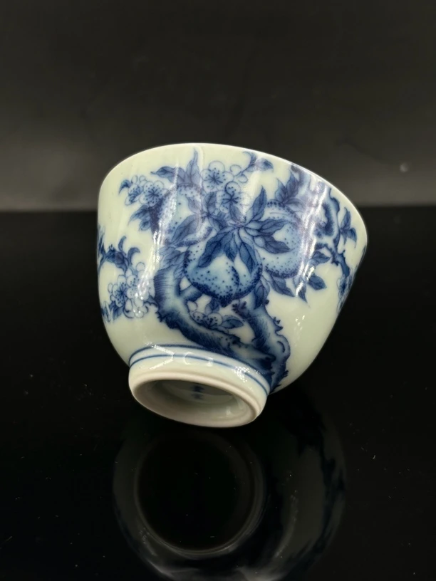 当代 贴画青花寿桃缸杯