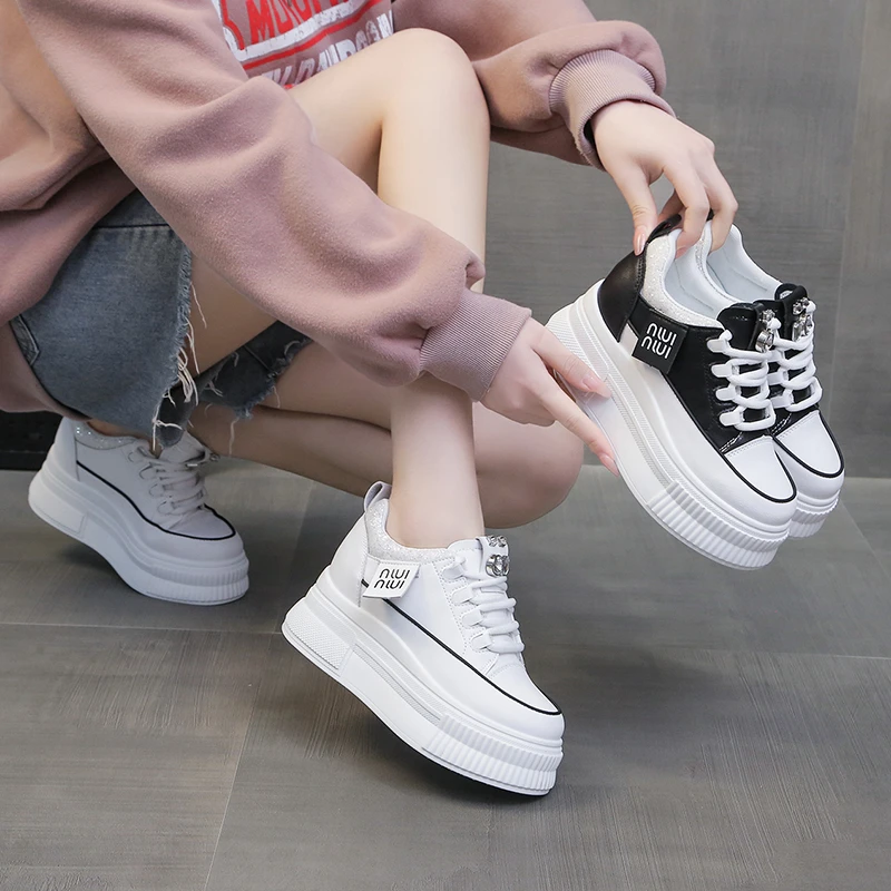 春秋新款内增高8厘米小白鞋女韩版潮全皮面厚底松糕休闲四季单鞋