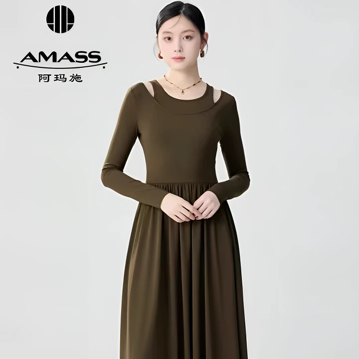 AMASS/阿玛施气质优雅露肩设计柔软感长款纯色洋装5500557
