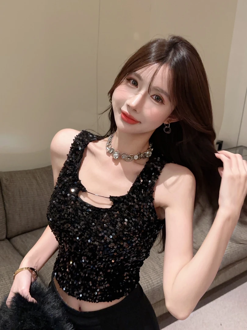 2023年秋冬新款法式细带设计修身亮片吊带背心重工镂空辣妹上衣女