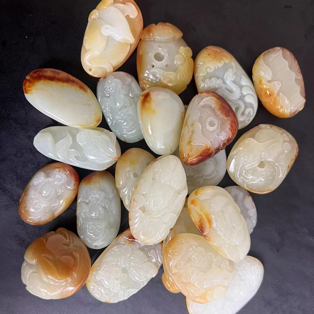 新疆和田玉带皮色花鸟鱼虫多样性发货拍一发一