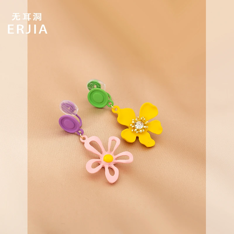 合金耳饰 彩色花朵不对称耳环小清新田园风气质蚊香盘无耳洞耳夹