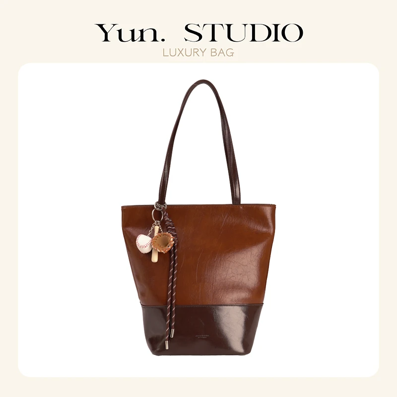 1083 张小云 小众设计撞色拼接手提腋下水桶包 #9819