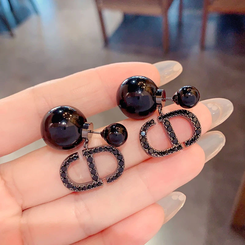 铜合金仿珍珠耳饰  百搭黑色气质时尚轻奢小众百搭素款设计感耳饰
