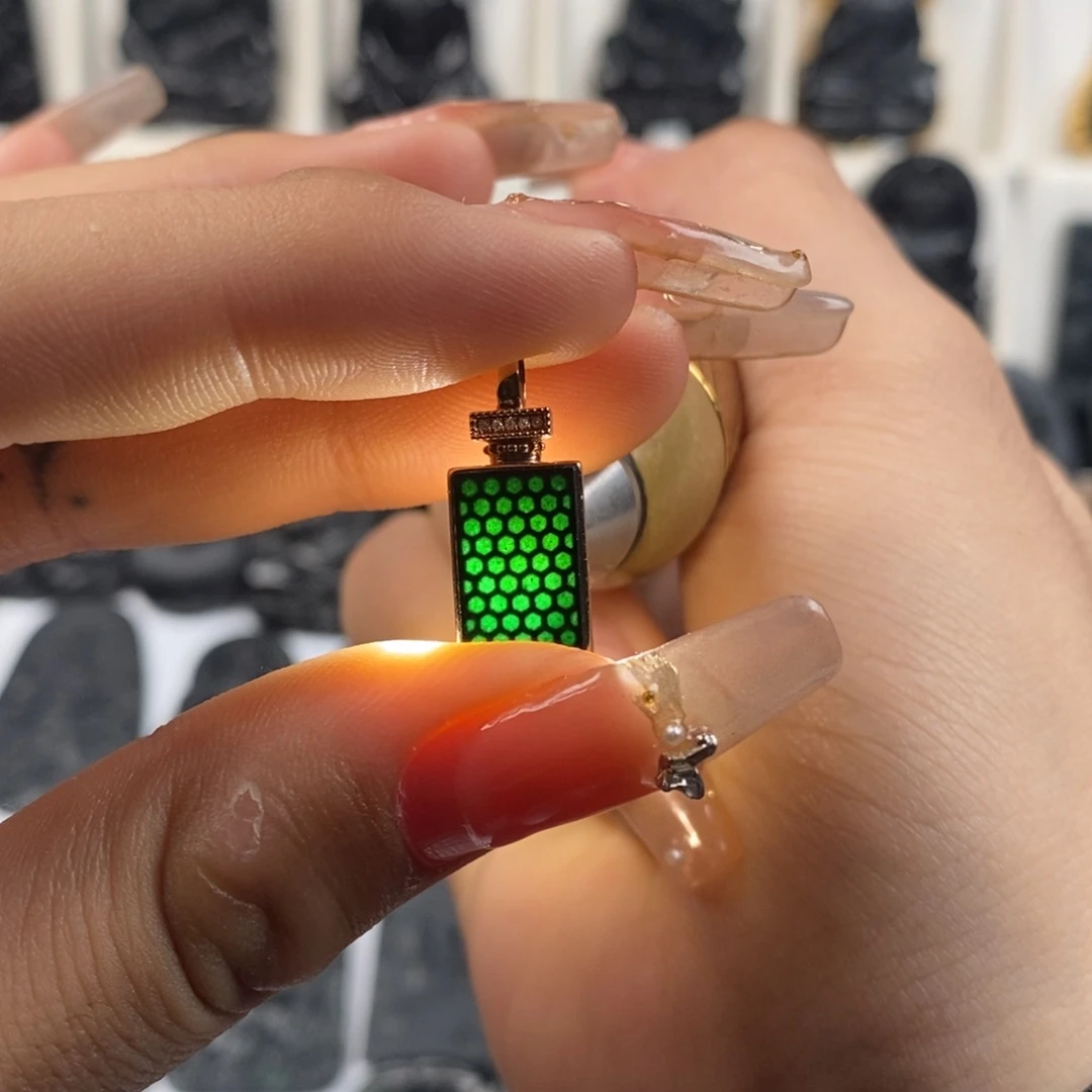 【闪购商品】翡翠颈饰18K金镶嵌吊坠