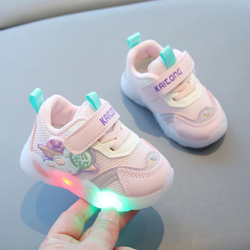 2024春秋新款0-1-3岁男女宝宝学步鞋带灯软底防滑网面运动鞋