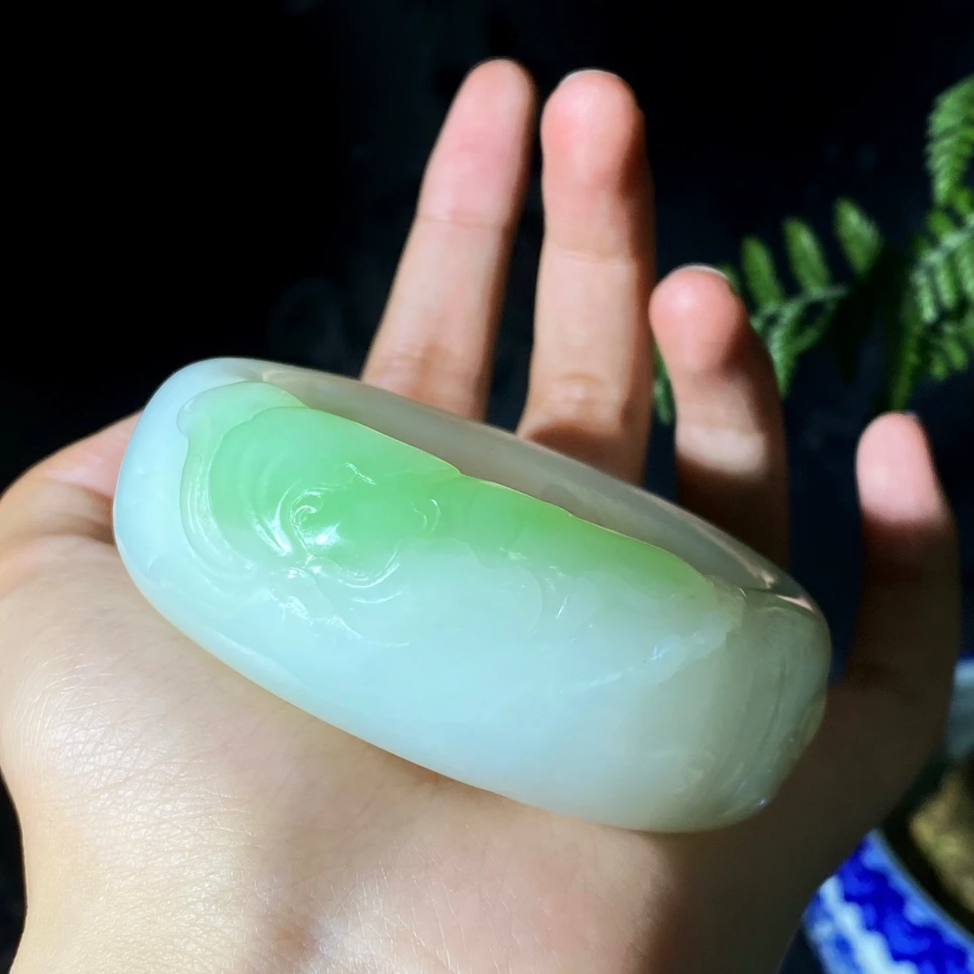 和田玉天然翠青手镯宽版雕刻莲花荷叶花纹雕工精细油润细腻