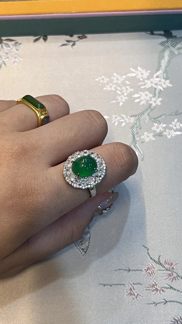 豪镶！大鸽子蛋戒指