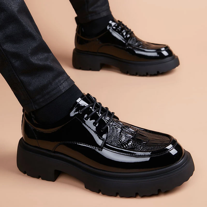 休闲男皮鞋男士2025冬季新款英伦百搭厚底增高亮面漆皮圆头男鞋子
