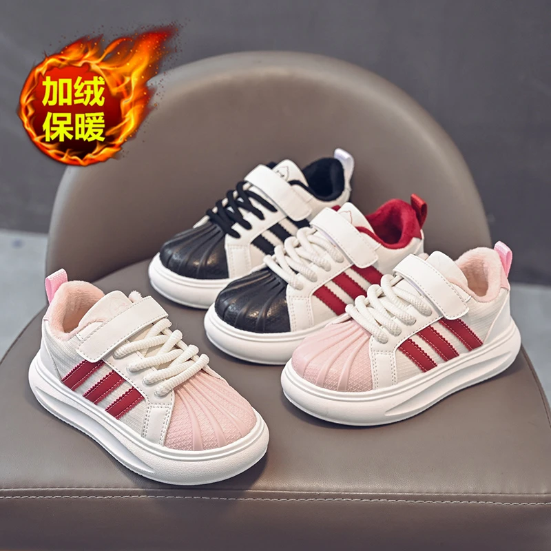 儿童秋冬加绒保暖板鞋男女童软底防滑皮面运动鞋