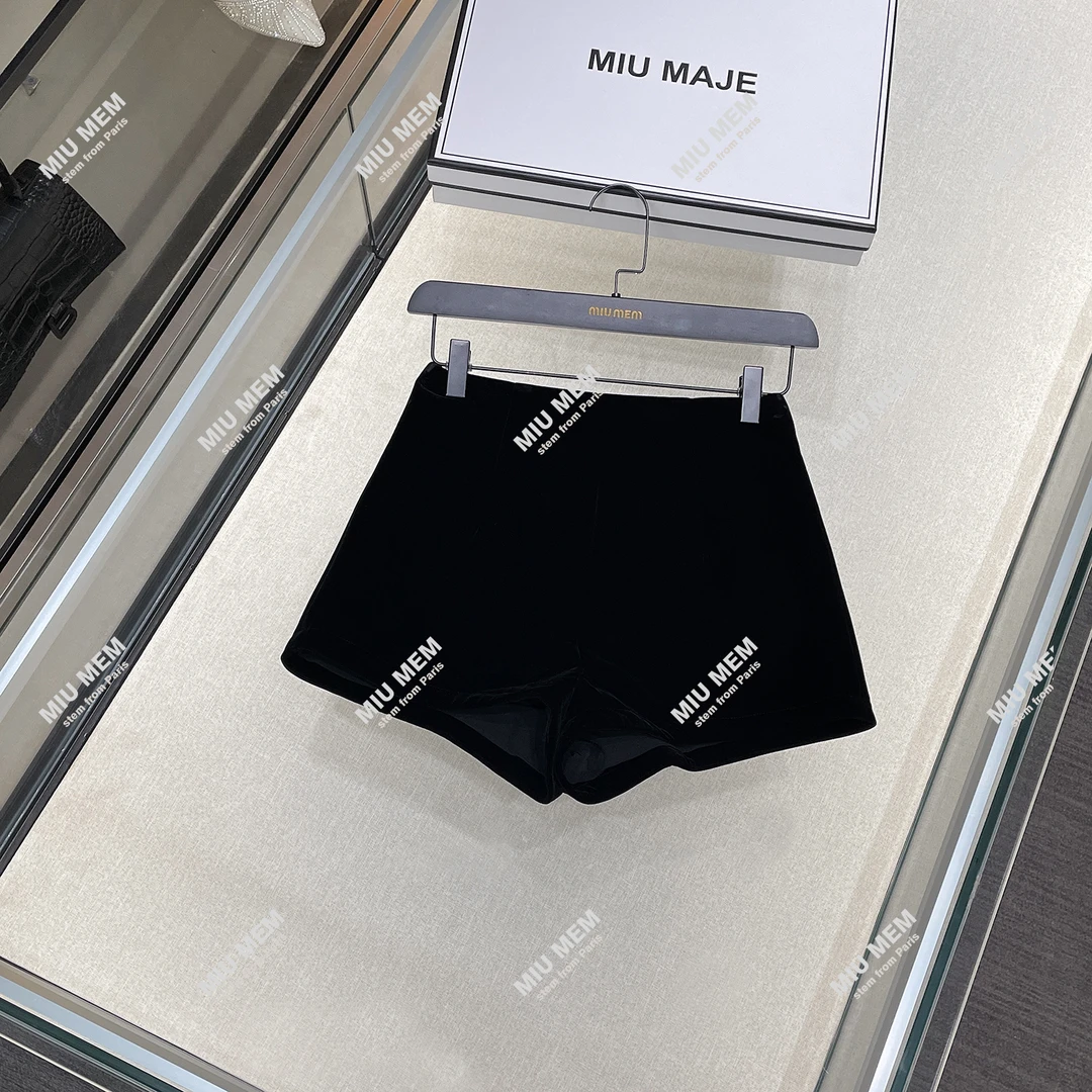 金丝绒高端欧货春季法式赫本风高腰阔腿短裤女 DY4884