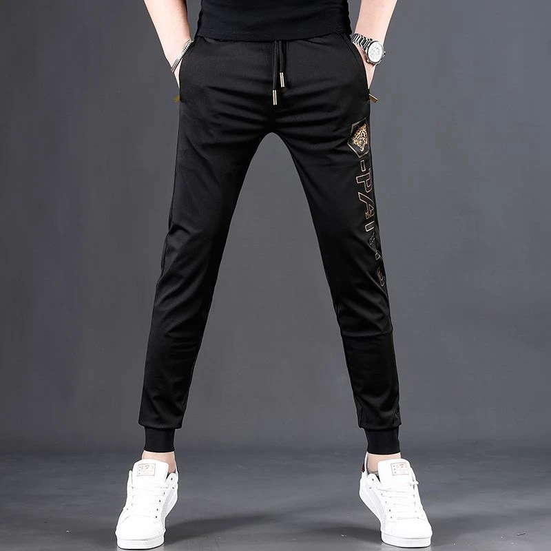 法薇琳2024夏季新款黑色休闲裤男士潮牌弹力印花薄款冰丝束脚裤男