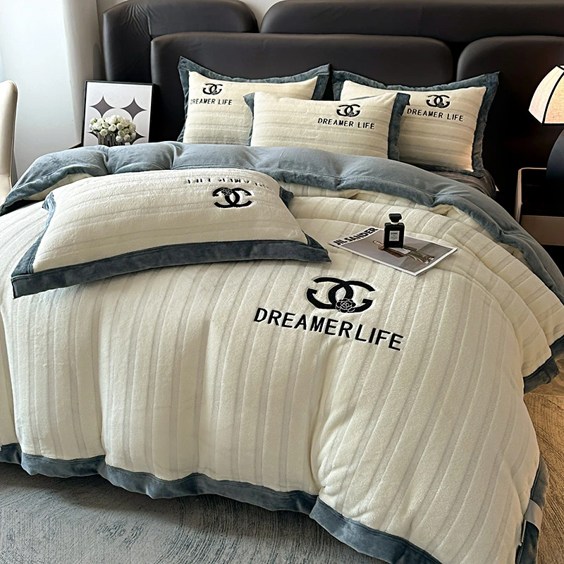 新款加绒加厚高克重双面绒牛奶绒刺绣四件套防滑防静电床上用品