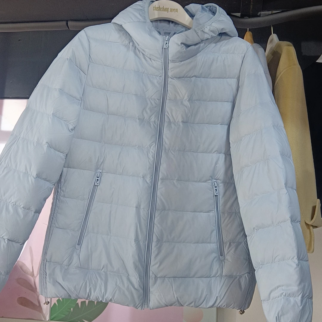 新款轻薄羽绒服女连帽短款轻便保暖时尚百搭外套