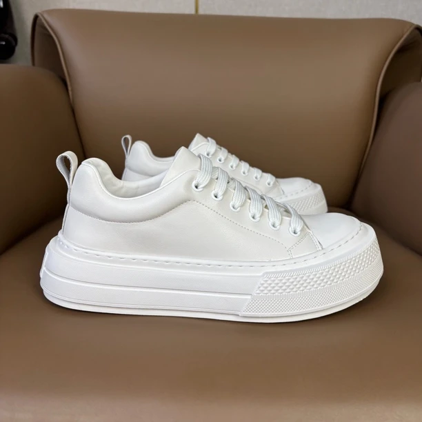 TAAIRXTO真皮小白鞋秋冬新款厚底增高百搭板鞋白色男款运动休闲风