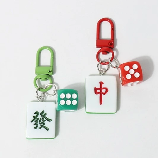 国潮创意麻将挂件简约汽车书包钥匙扣男女发财红中挂饰礼物
