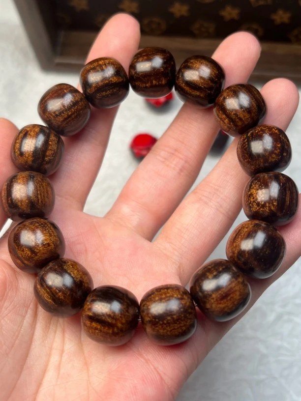 巴布亚贡木15✖️16黑芝麻龙鳞黑油高玉化感手串，随机精挑，新店特惠