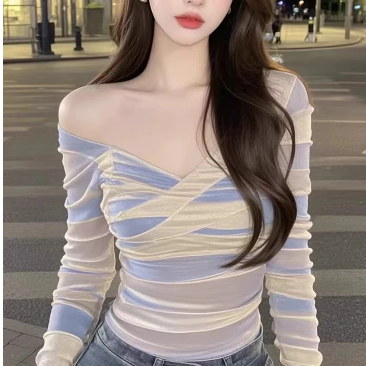 纯欲撞色v领长袖t恤女2025秋冬新款小众设计感斜肩chic短款小上衣