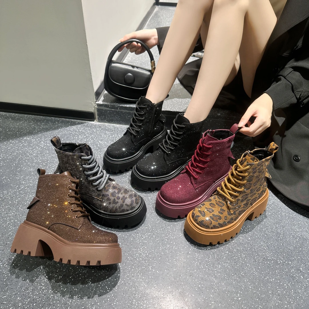 郭郭-满天星水钻系带女靴2024新款高级感镶钻粗跟侧拉链马丁靴