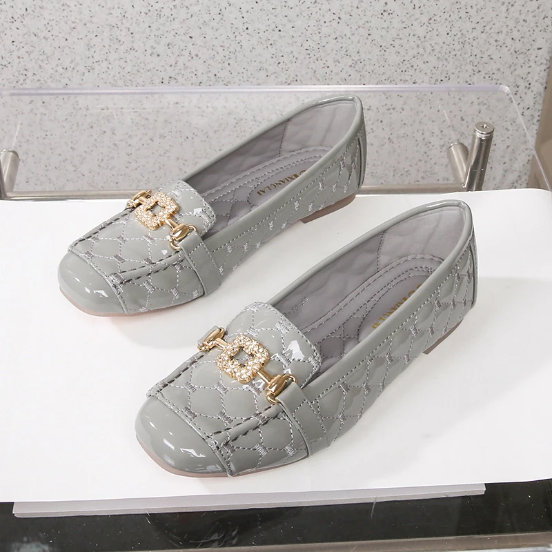 大码41-43单鞋女平底新款百搭瓢鞋漆皮软皮休闲方头豆豆鞋小皮鞋