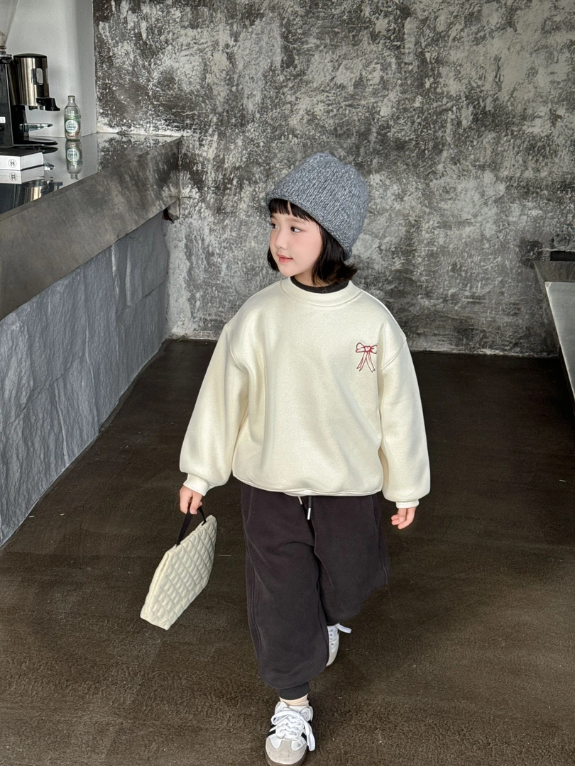 【甜蜜喵呜】2024冬洋气韩版涂鸦蝴蝶结圆领女童加绒卫衣N-657269