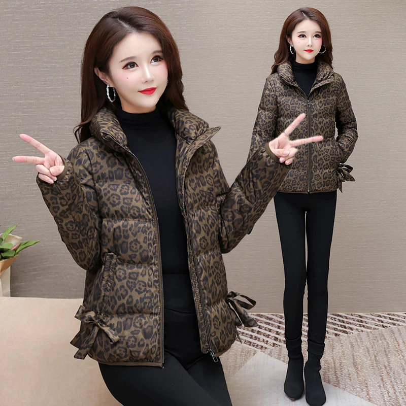 时尚轻奢豹纹免洗羽绒服女冬季新款年轻妈妈装连帽洋气袄子外套