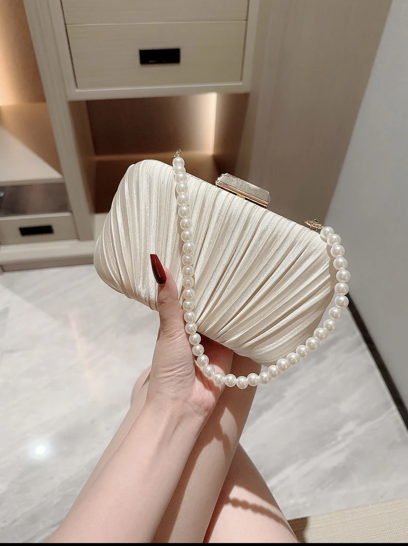 新品高级感百褶晚宴包珍珠串手拿包欧美褶皱名媛手提包礼服包