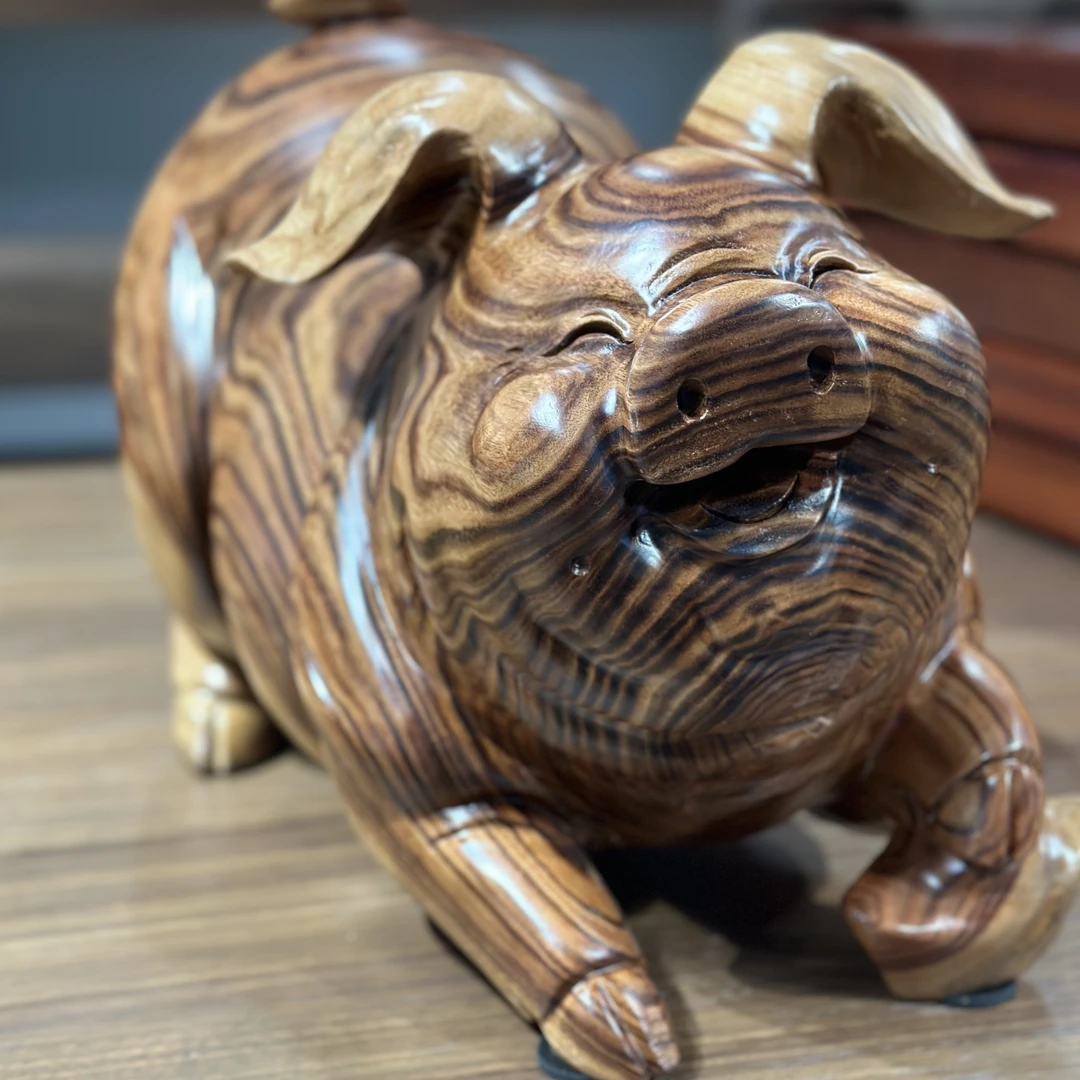 香樟木雕刻招财猪摆件家居装饰乔迁礼品
